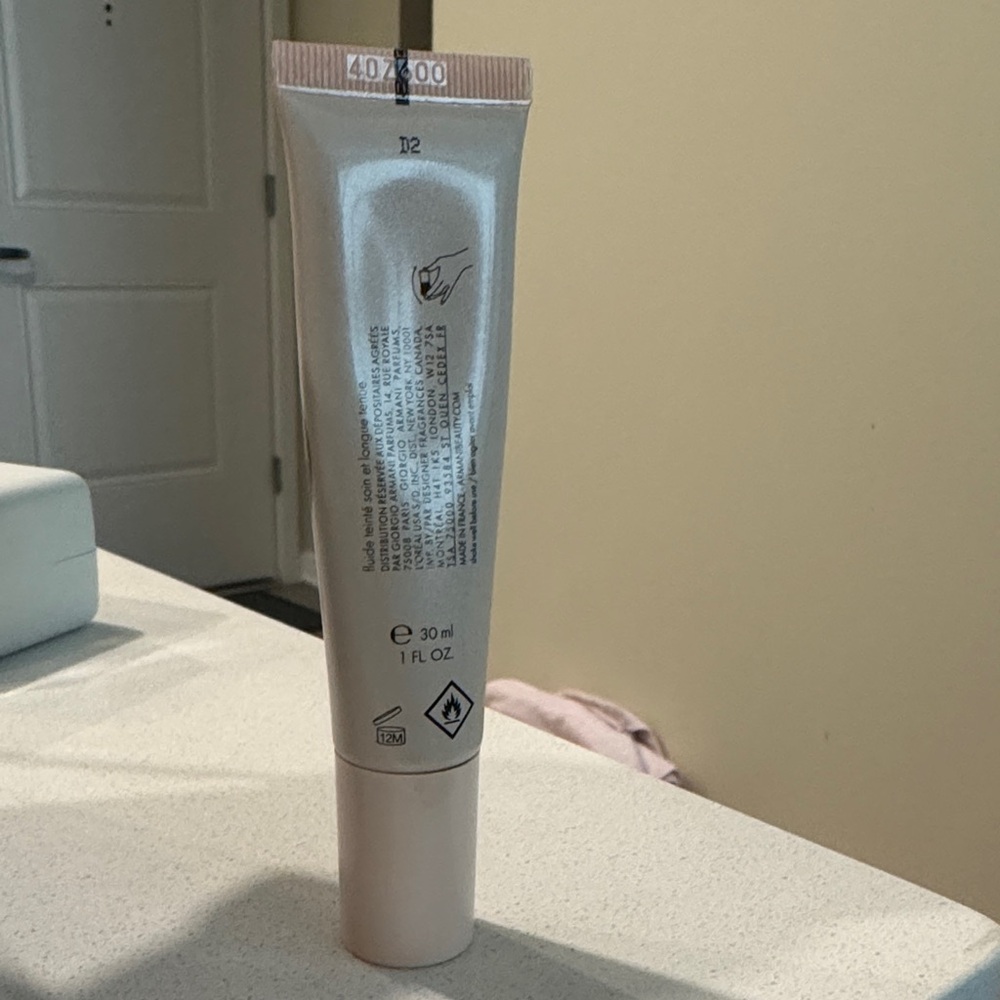 Giorgio Armani Skin Tint shade D2 - Picture 3 of 4
